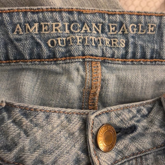 American eagle tomgirl jeans. Size 6 - Picture 3 of 4